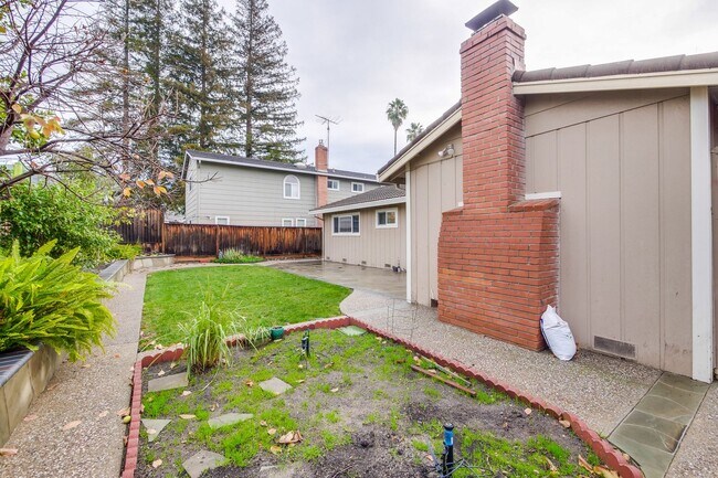 Building Photo - Warm and Inviting 3 bedroom, 2 Bath Home