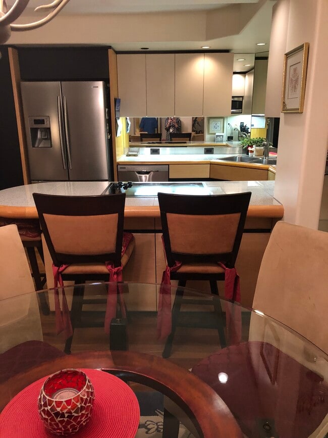 Building Photo - 66 Queen St