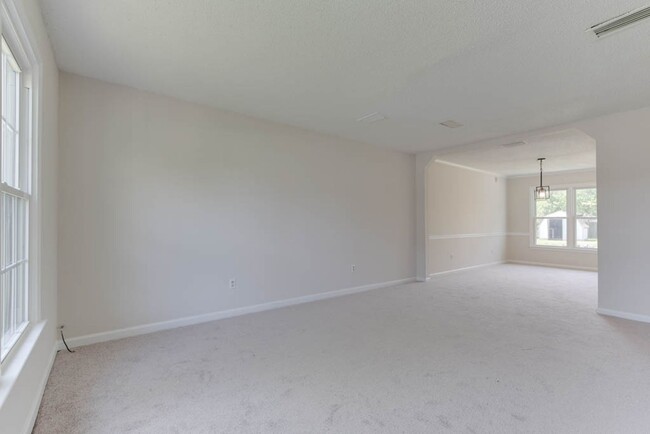 Building Photo - 1121 Nipigon Ct