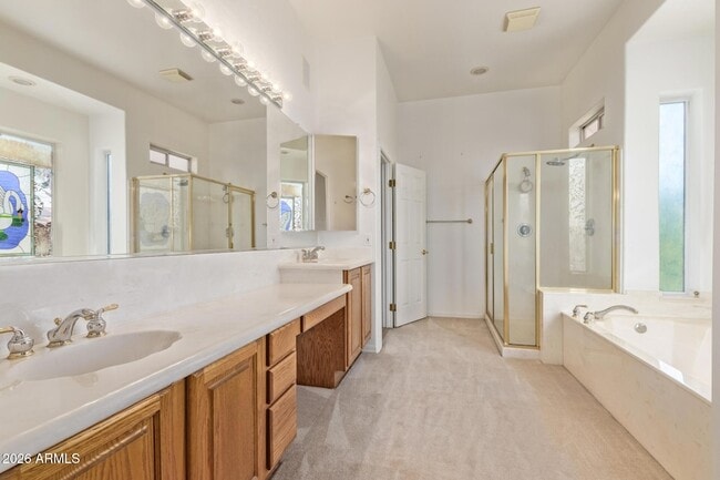 Building Photo - 589 N Acacia Dr