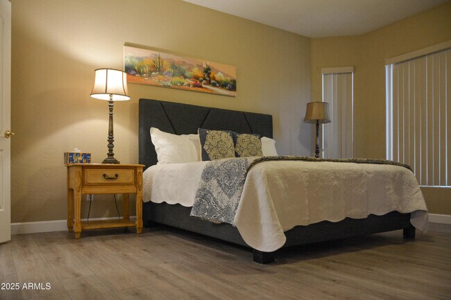 Building Photo - 13436 W La Vina Dr