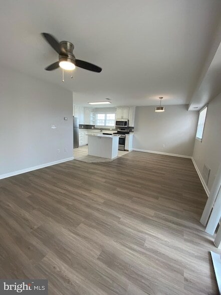 Building Photo - 1124 Chesapeake Dr