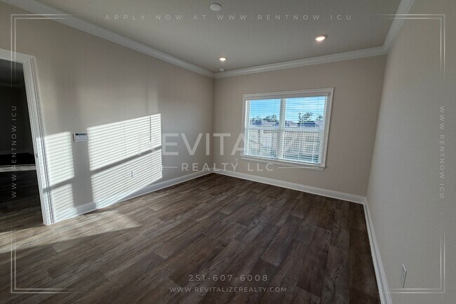 Building Photo - 14901 Dayton Cir
