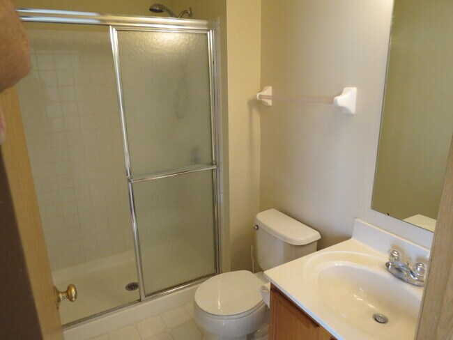 Building Photo - 4032 Grayson Dr, Obetz, OH 43207, USA