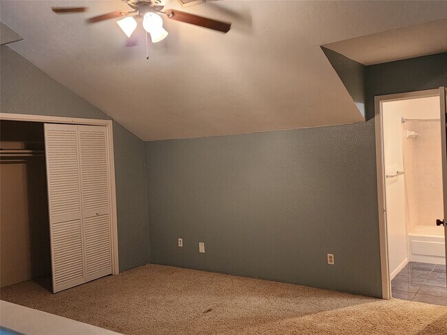 Building Photo - 10811 Richmond Ave.