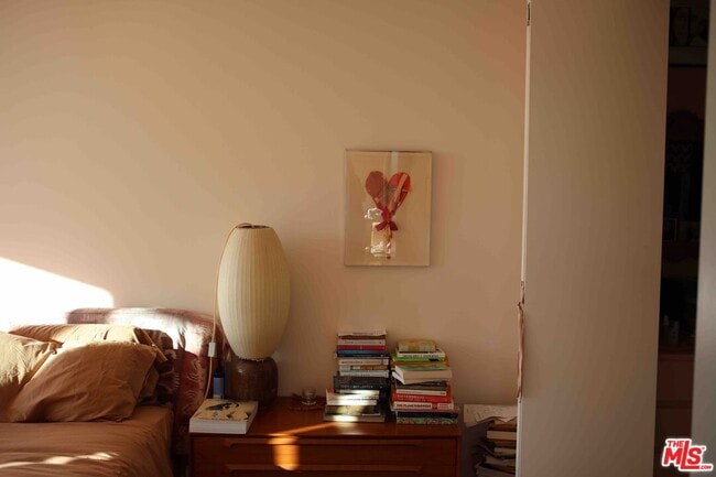 Building Photo - 2169 Lemoyne St