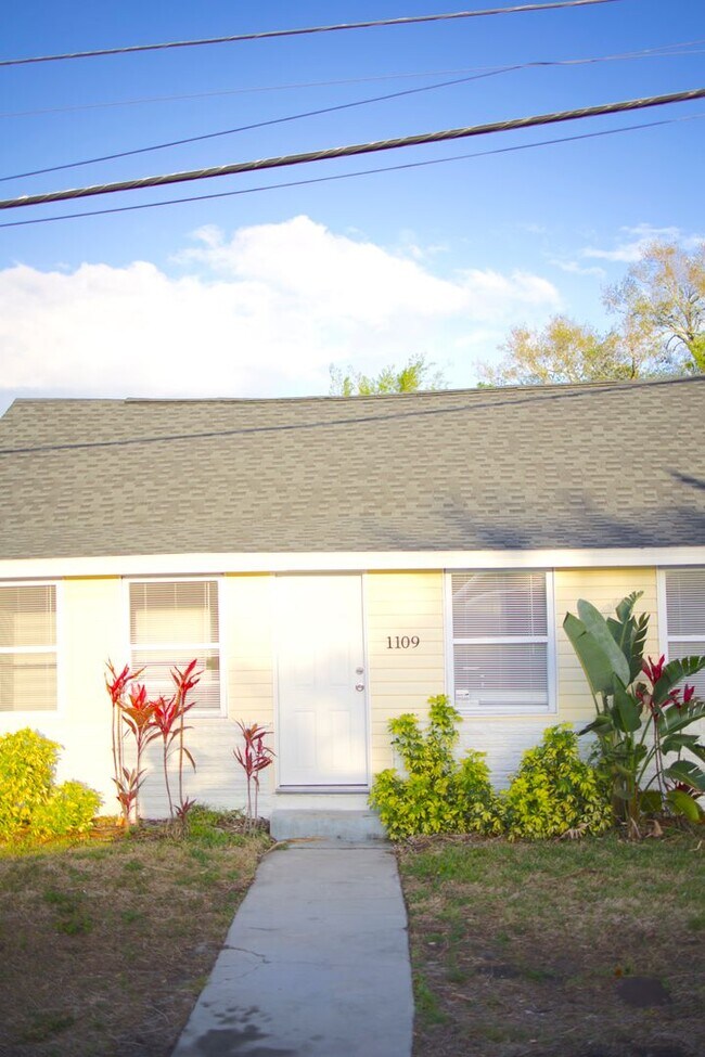 Building Photo - Spacious Clearwater Home with Modern Comforts with Private Backyard! 2bed | 1Bed