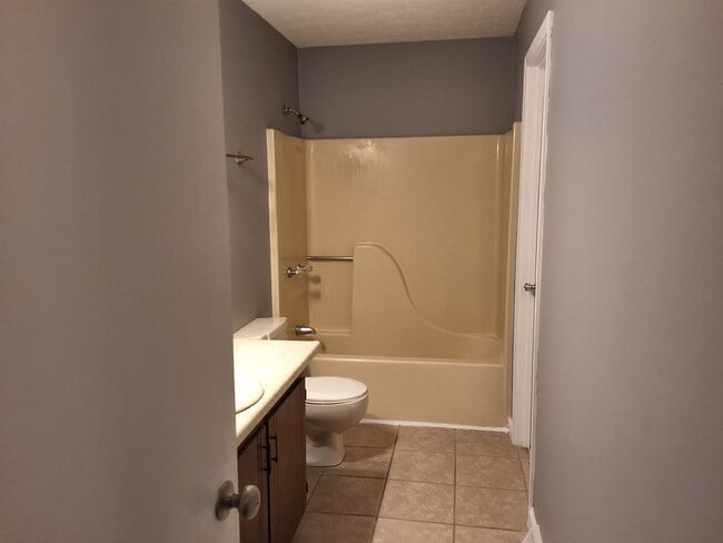 Building Photo - Cozy 3 Bed, 1 Bath House Minutes To Fort Knox