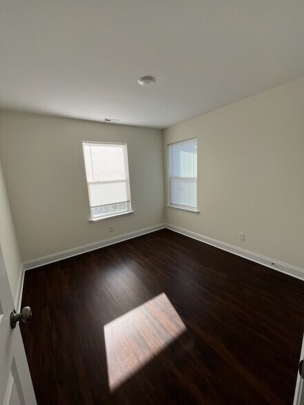 Building Photo - 5534 Stream Ln