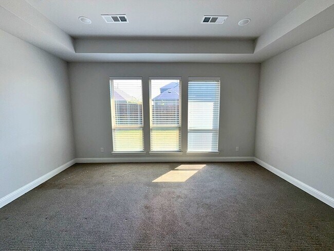 Building Photo - 501 Upper Falls Ln