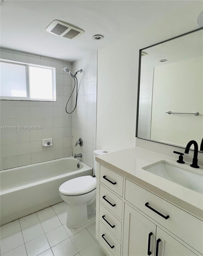 Building Photo - 6905 Bay Dr