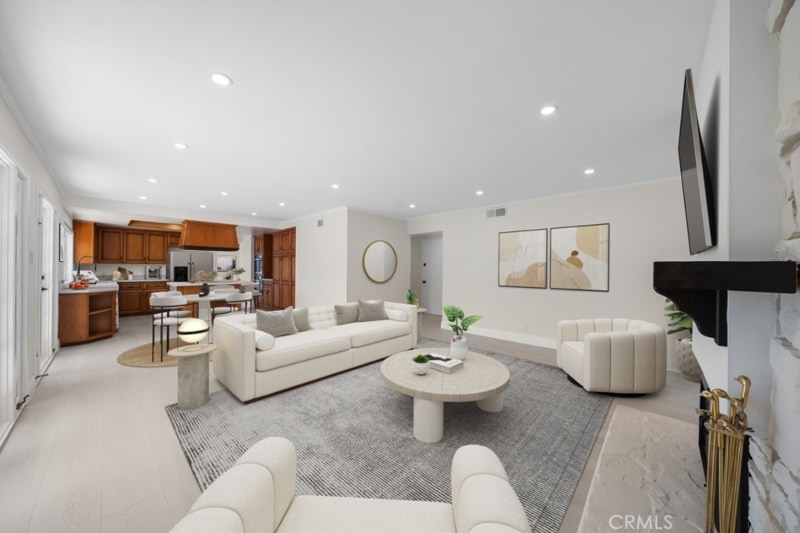 Building Photo - 16401 Mercier Ln