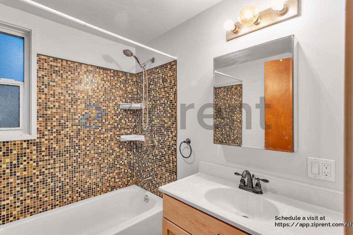 Building Photo - 484 Waller St