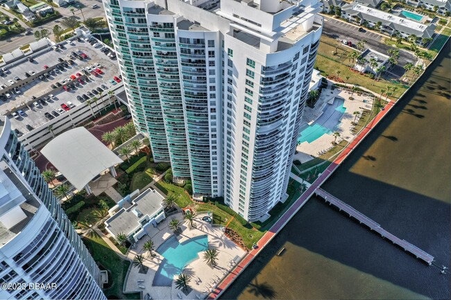 Building Photo - 241 Riverside Dr