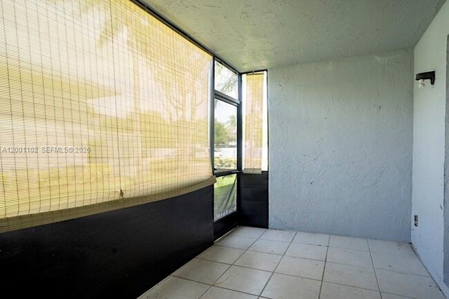 Building Photo - 905 Southridge Rd