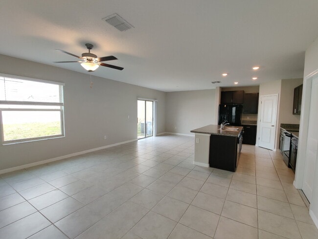 Building Photo - 7127 Samuel Ivy Dr