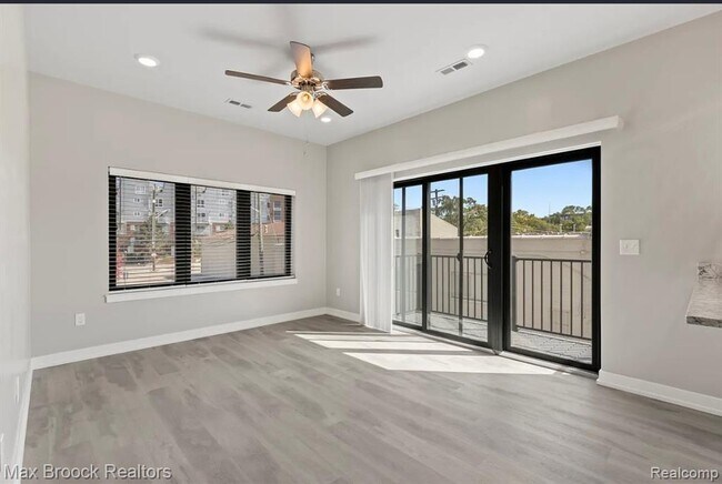 Building Photo - 105 Laurel Ct