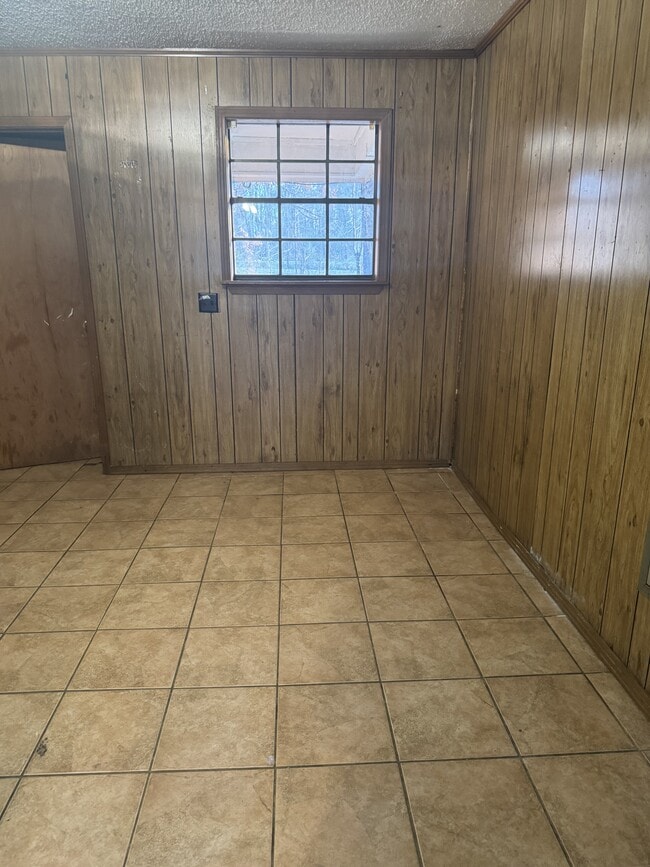 Building Photo - 1206 Rosewood Dr