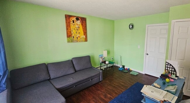 Building Photo - 164 Galen St