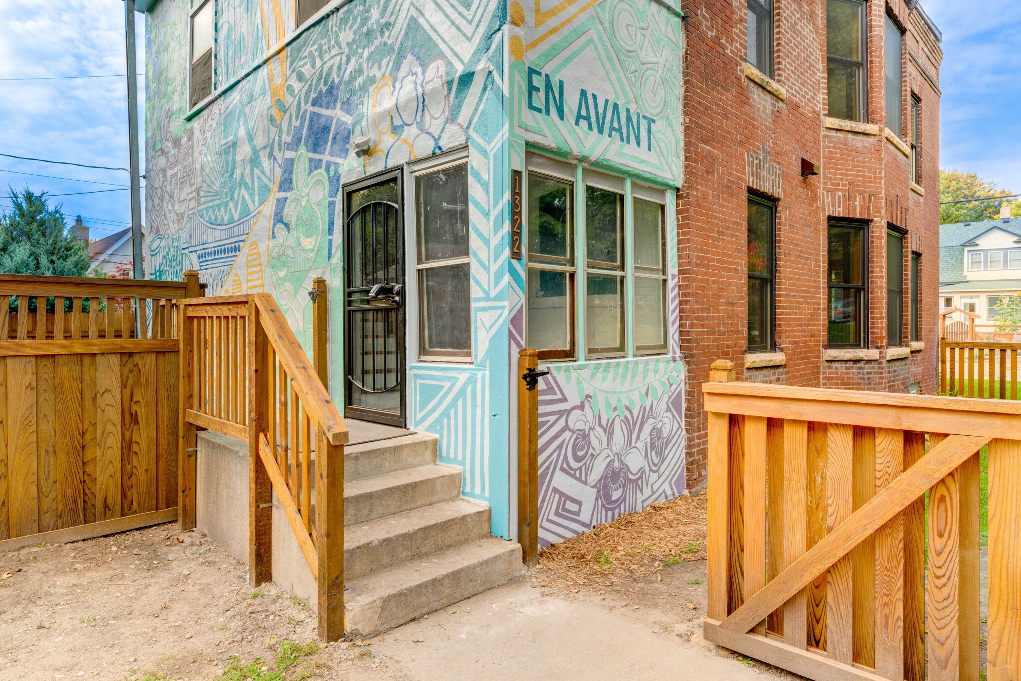 Building Photo - 1322 NE Lowry Ave
