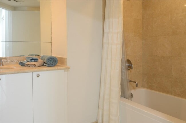 Building Photo - 901 Brickell Key Blvd