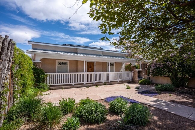 Building Photo - 549 Agua Fria St