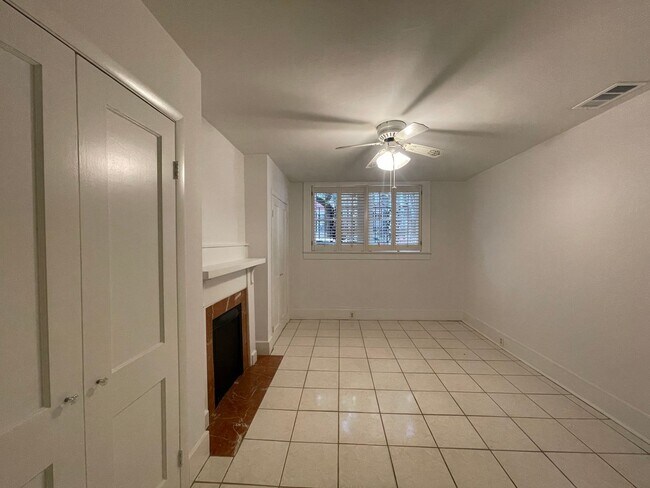 Building Photo - 114 E Jones St