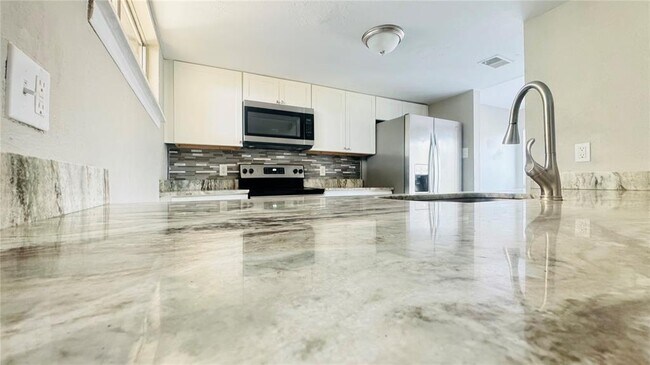 Building Photo - 4016 Woodfern Dr