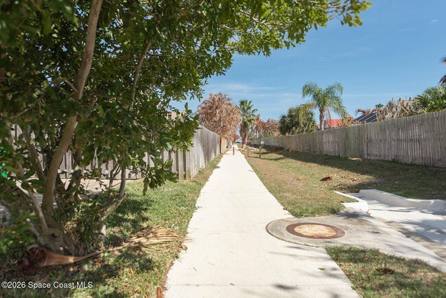 Building Photo - 790 Palm Dr