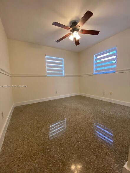 Building Photo - 6140 SW 37th Ct