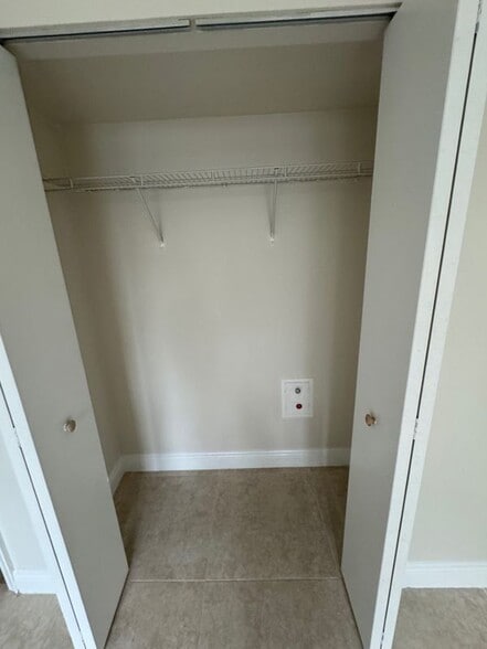 Building Photo - 3101 Oakland Shores Dr