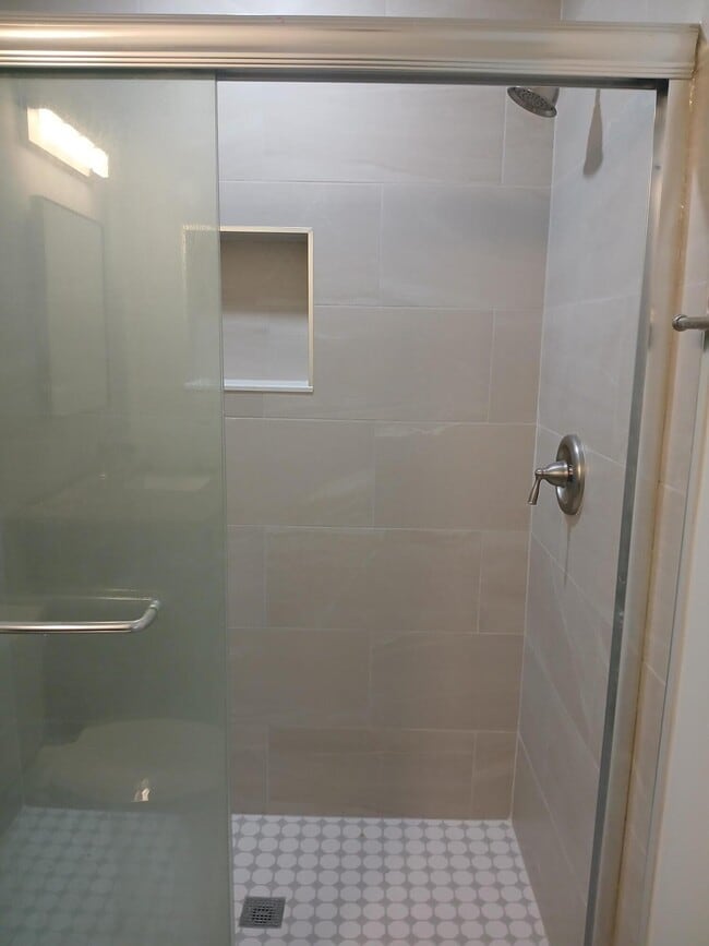 Building Photo - 1103 Summerwinds Ln