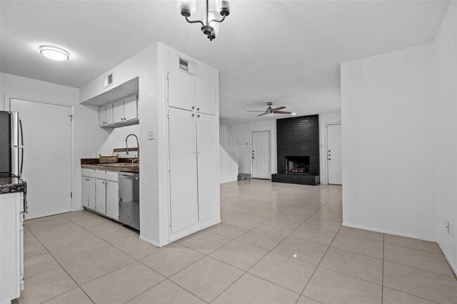 Building Photo - 4413 Whispering Valley Dr