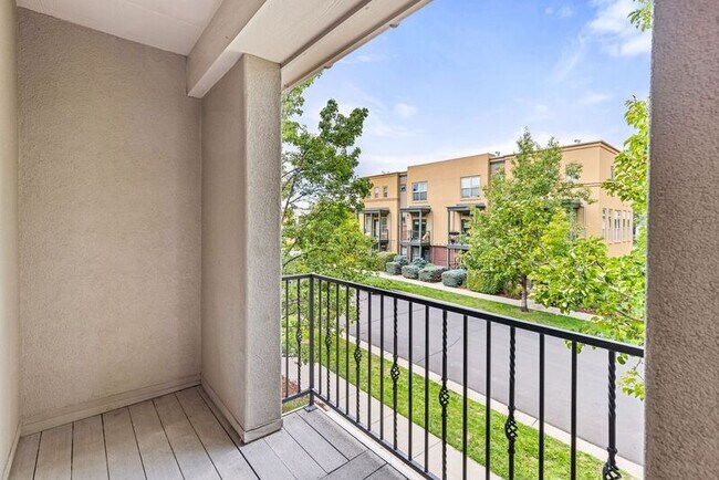 Building Photo - 2874 Syracuse Ct