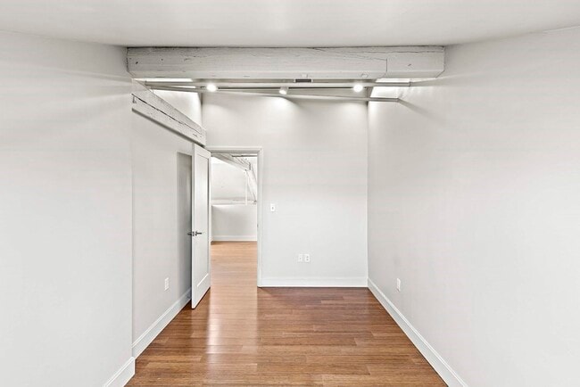 Building Photo - 33 3rd Ave