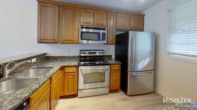Building Photo - 1336 Green Oaks Ln