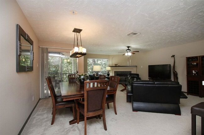 Building Photo - 8051 Bay Branch Dr