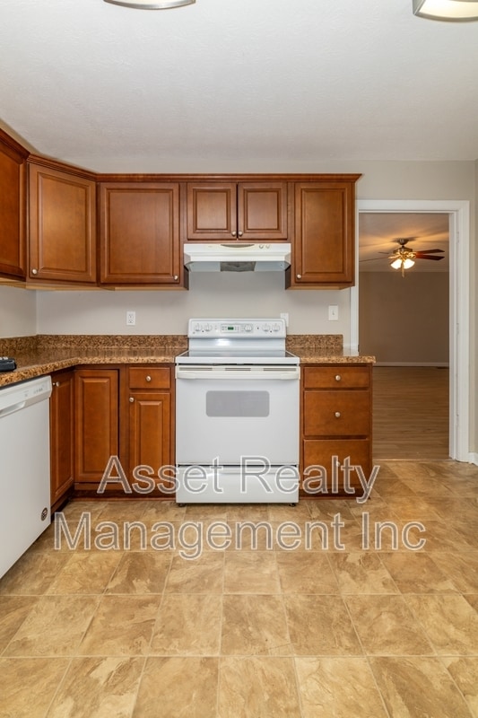 Building Photo - 11719 S Williamsburg Dr