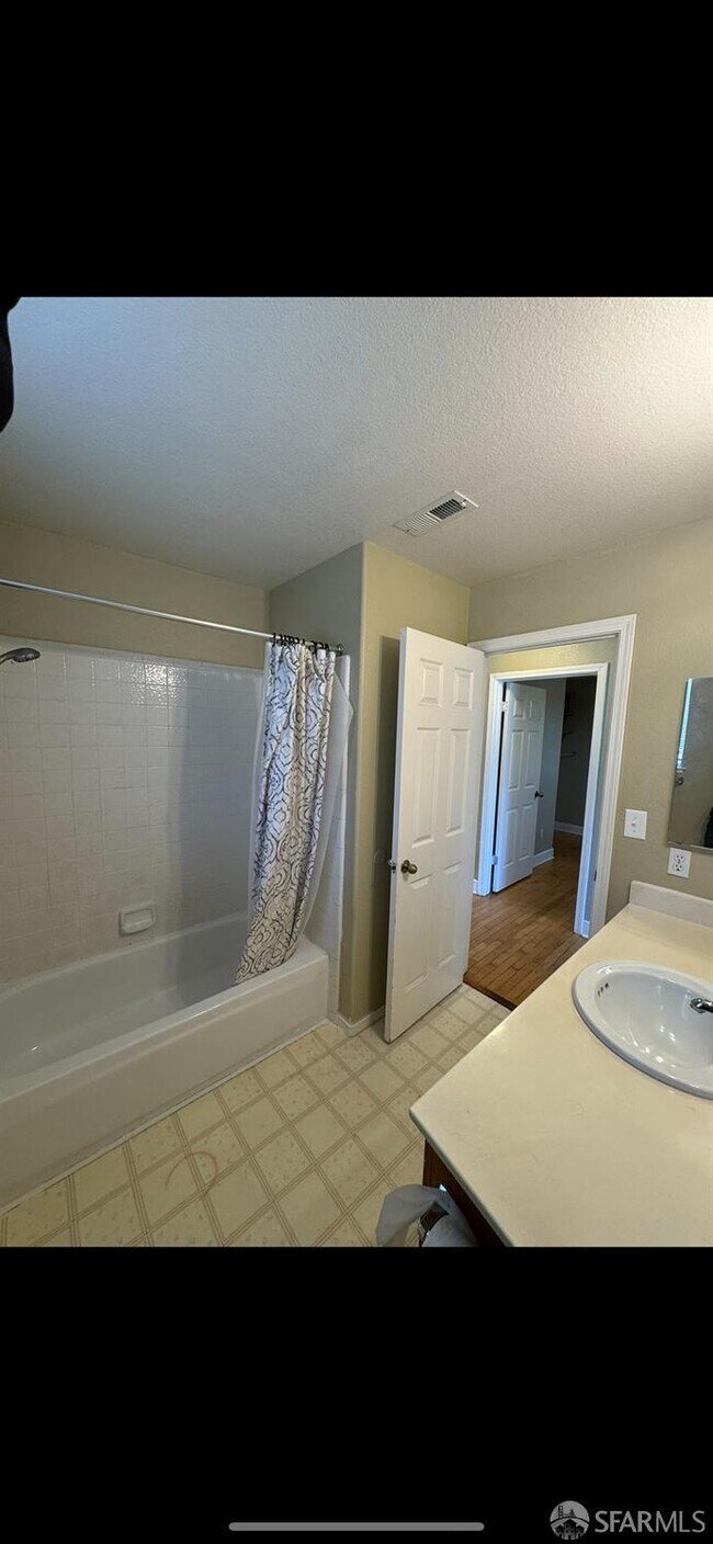 Building Photo - 4009 Pillsbury Ct