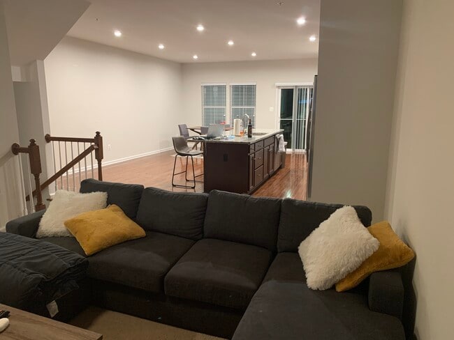 Building Photo - 8304 Encore Dr