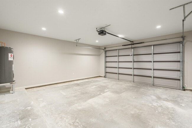 Building Photo - 203 Javier Dr