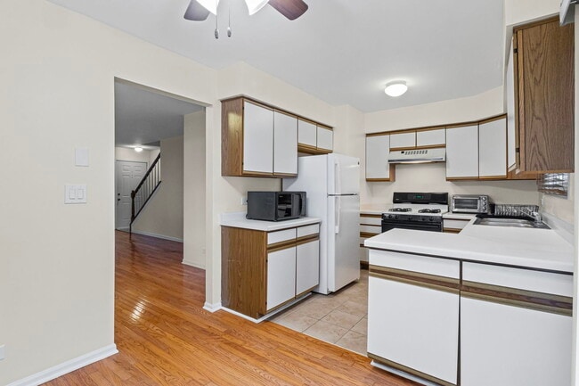 Building Photo - 1725 Pickwick Ln