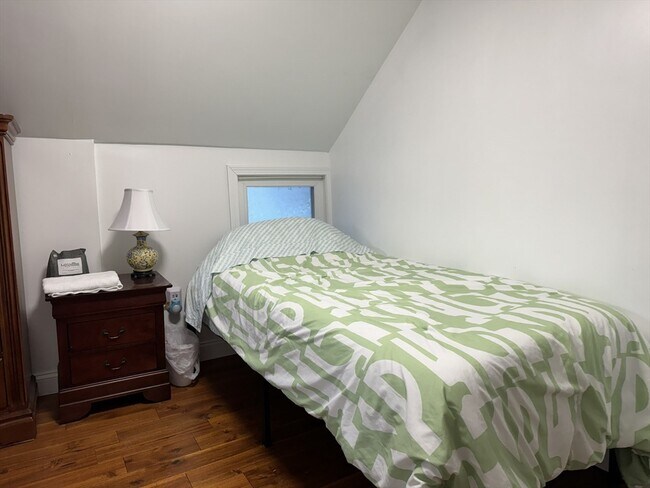 Building Photo - 16 Homestead Ave