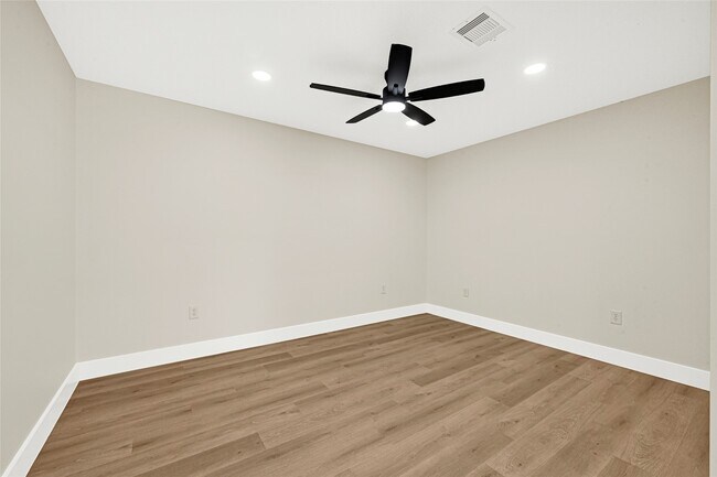 Building Photo - 3203 Falling Brook Dr