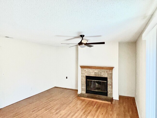 Building Photo - Fantastic Multi-Level Single Family Home i...