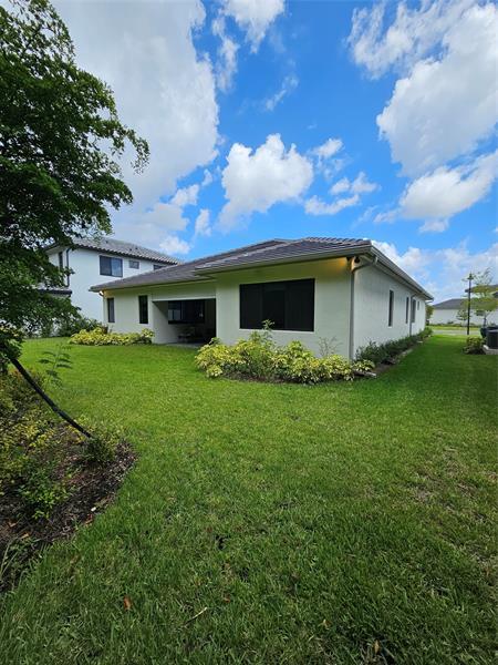 Building Photo - 10396 SW 57th Ct
