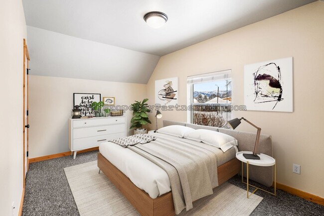 Building Photo - *** $1,000 off First Month's rent!*** Hist...