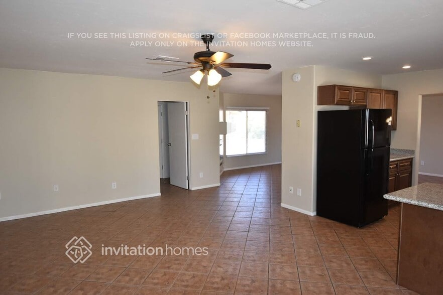 Building Photo - 10639 N 48th Dr