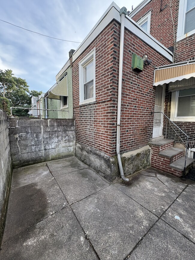 Building Photo - 1417 S Newkirk St