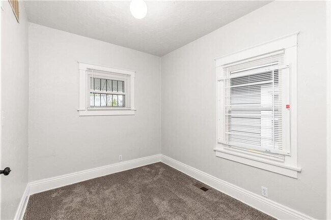 Building Photo - Charming Renovated 2 Bedroom Bungalow